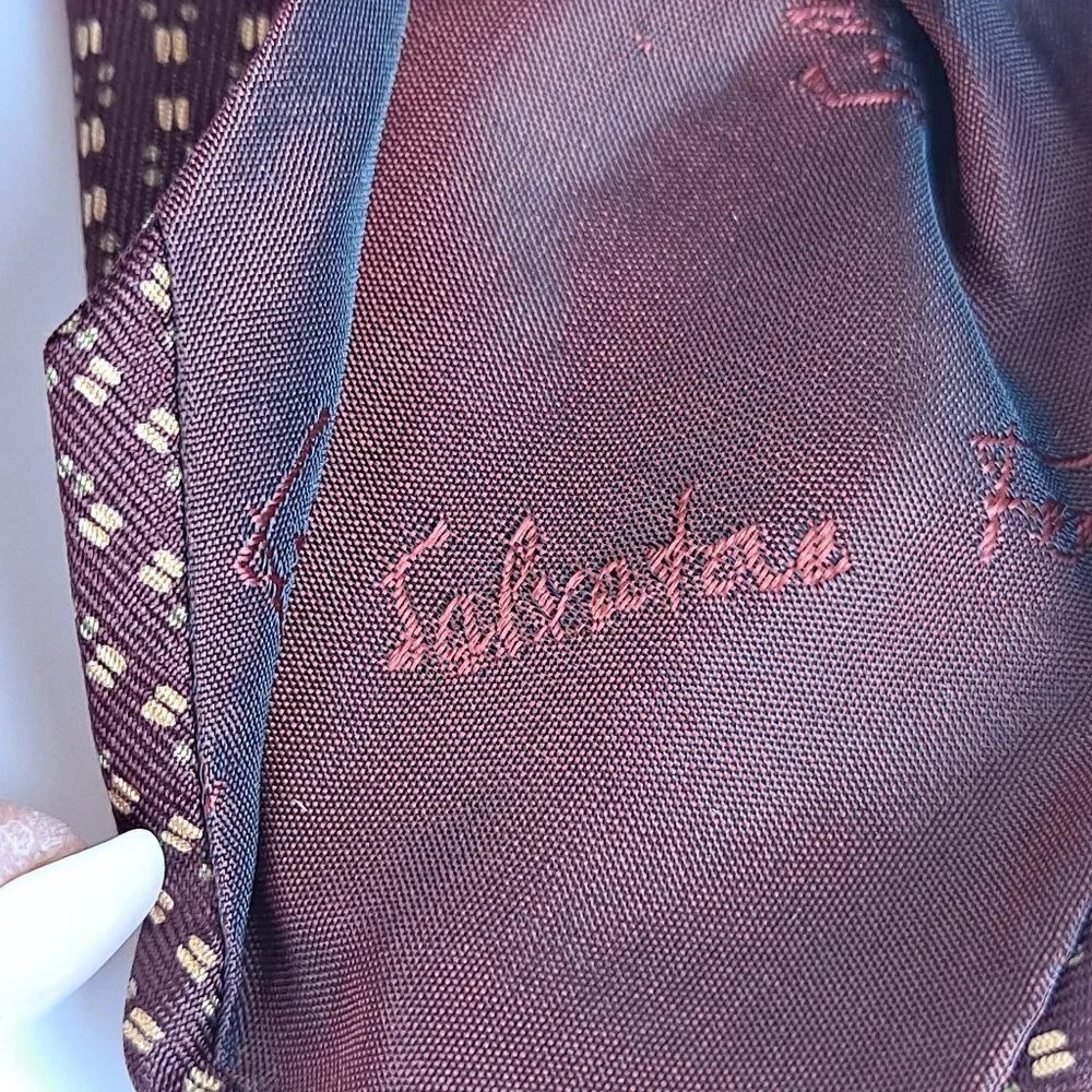 Salvatore Ferragamo Men's Tie 100% Silk Brown with Yellow/Gold Pattern EUC